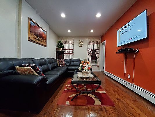 4th image of 1236 Putnam Ave #2R