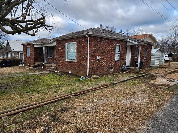 3rd image of 812 W Smythe Ave