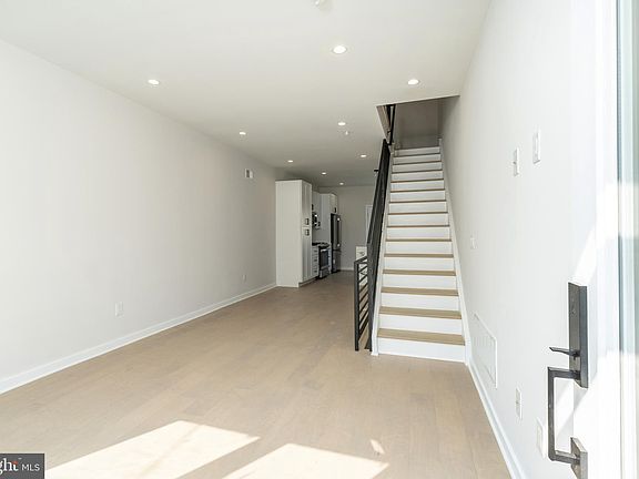 4th image of 415 Cantrell St