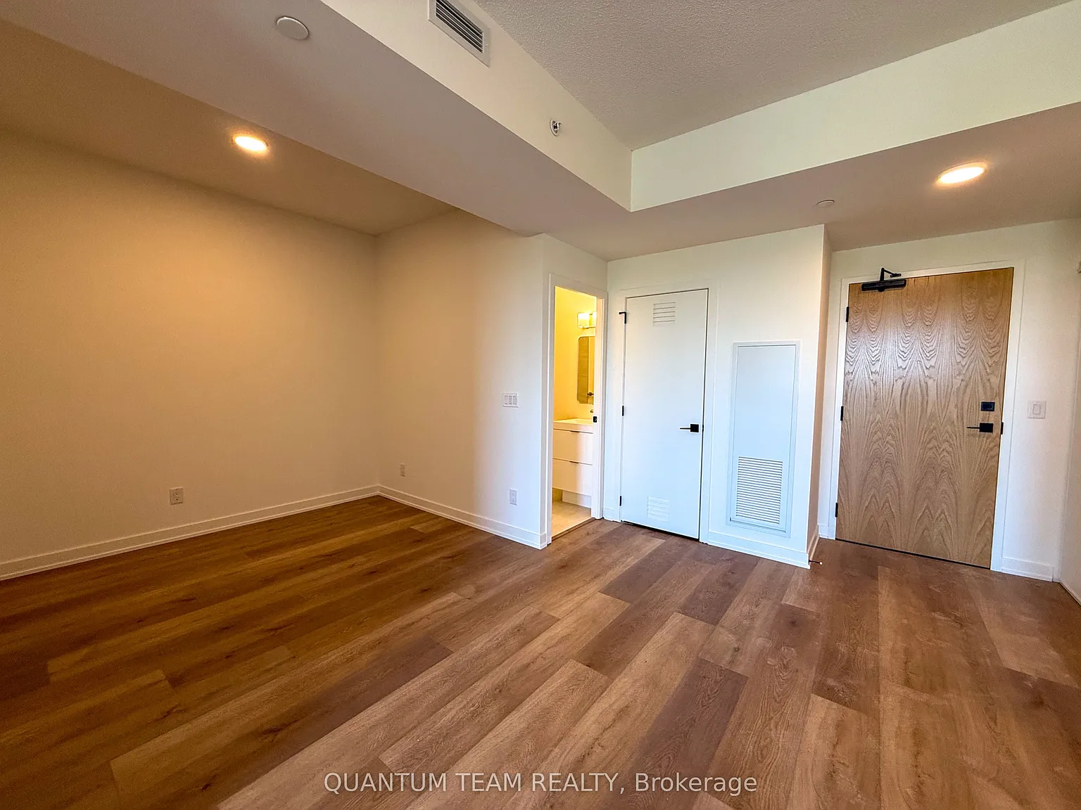 2 bed, $1,400 — Photo 4