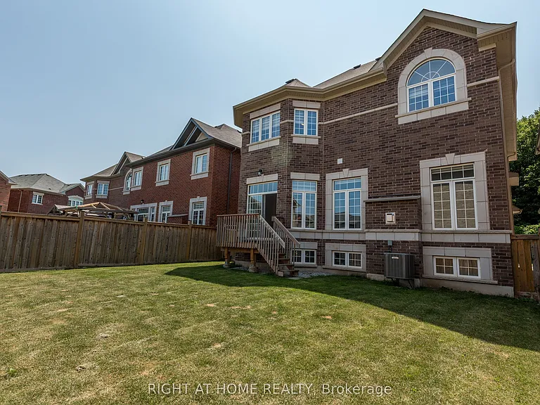 8 Monarch Dr — Photo 42