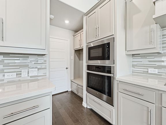 5th image of 12632 Akenside Rd