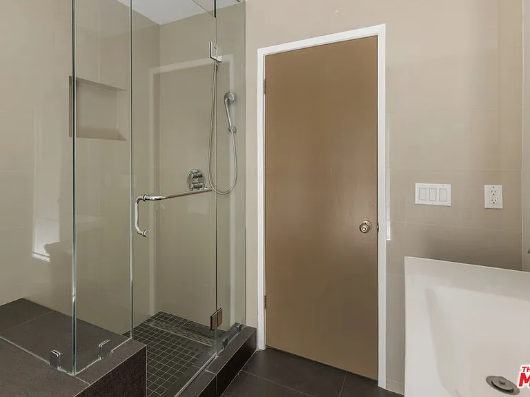 22427 De Kalb Dr — Photo 24