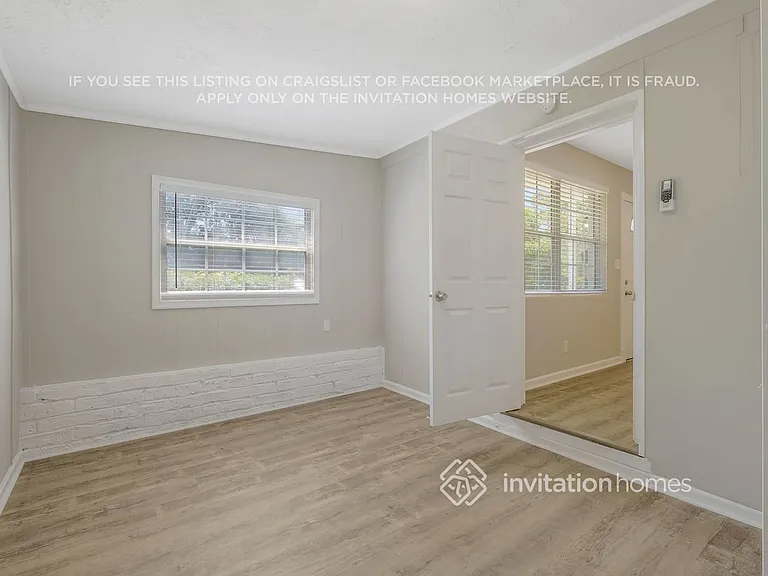7917 Chateau Dr S — Photo 10