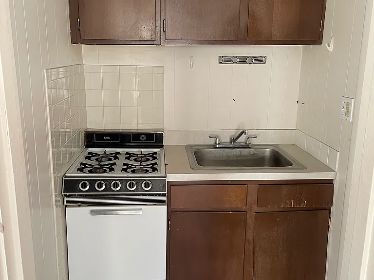 106 N Pine St #1R — Photo 2
