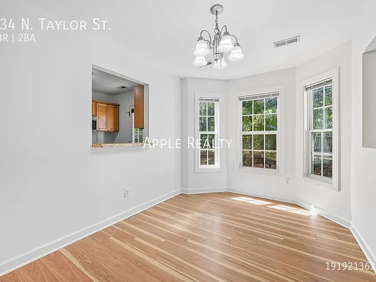 834 N Taylor St — Photo 4