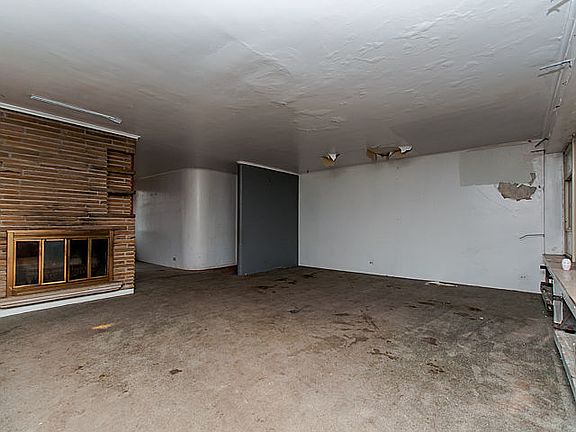 4th image of 5701 S Washtenaw Ave