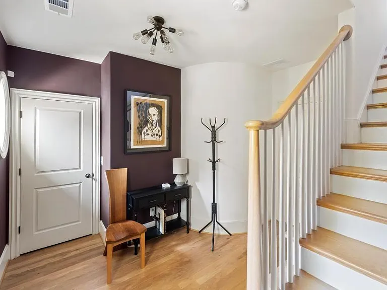 691 Fraser St SE — Photo 17