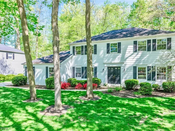 31414 Roberta Dr, Bay Village, OH 44140