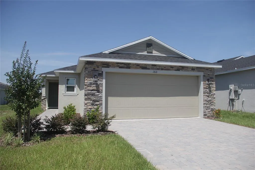 3 bed, 2.0 bath, 1511 sqft, $1,900 — Photo 1