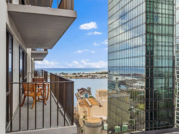 5th image of 225 Queen St APT 22G