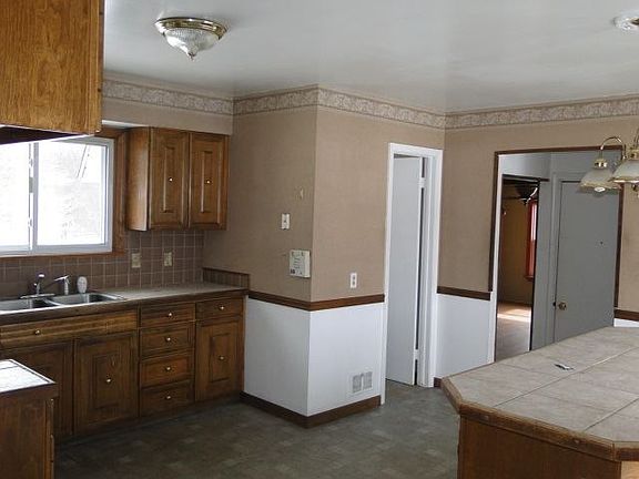 3rd image of 1172 River Forest Dr
