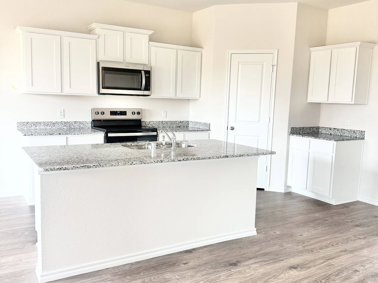 1713 Potomac Ln — Photo 2