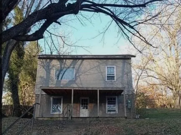 607 E Main St, Mannington, WV 26582
