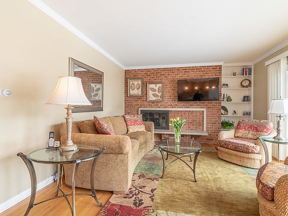3rd image of 2824 E Bel Aire Dr