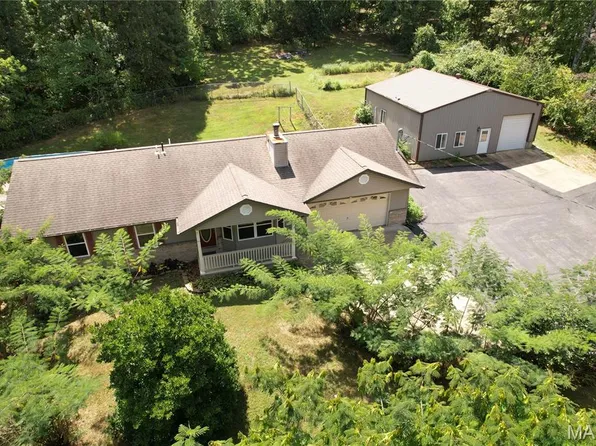 8410 Old Orchard Ln, Dittmer, MO 63023