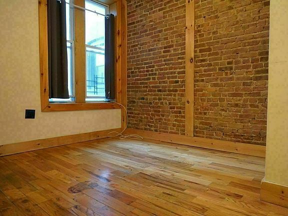 3rd image of 645 Willoughby Ave #2L