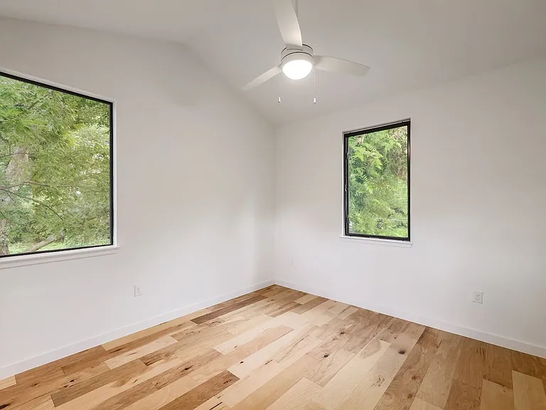 2104 Columbia Cv #B — Photo 13