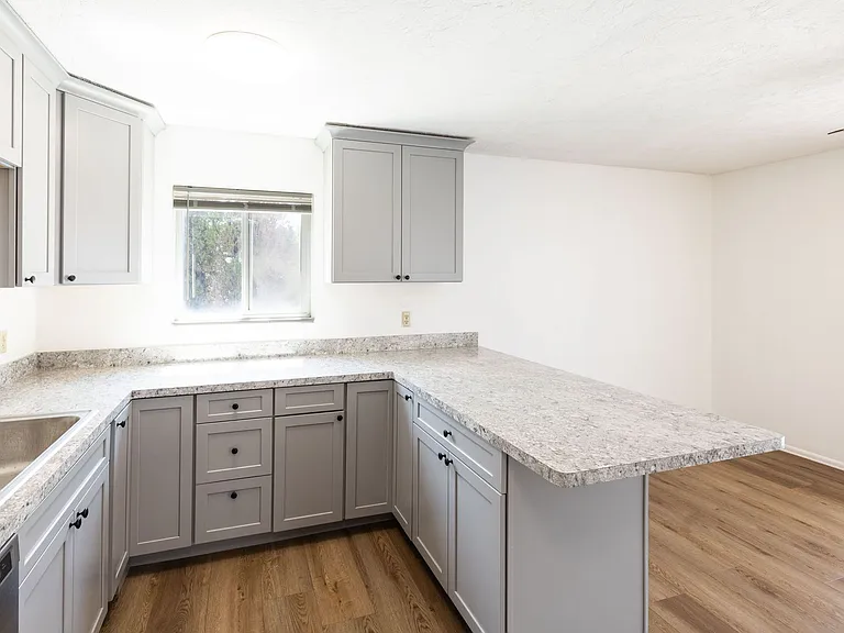 716 S Saturn Ave #1-4 — Photo 8