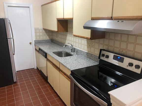 4th image of 414 Massachusetts Ave APT 1