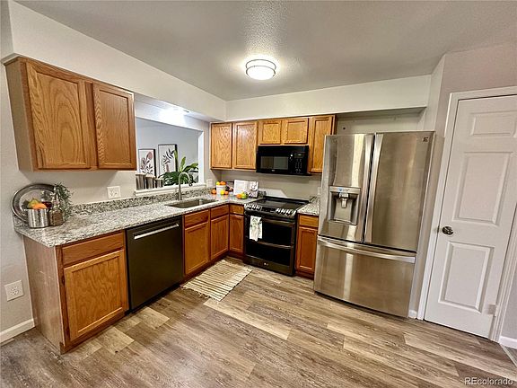 4th image of 17934 E Iowa Drive
