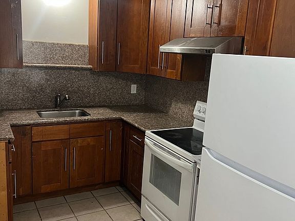4th image of 3235 Belmont Ave #2