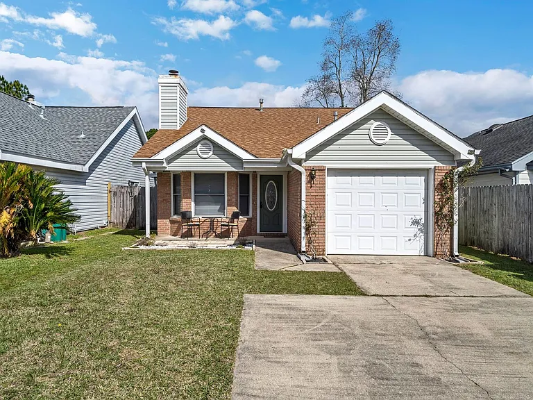 1852 Heartland Dr — Photo 1