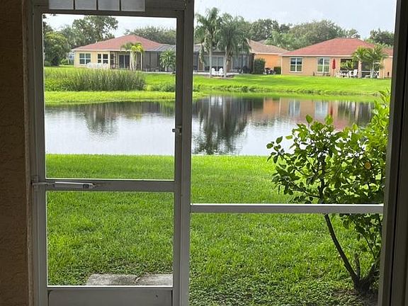 5th image of 4922 Avon Ln