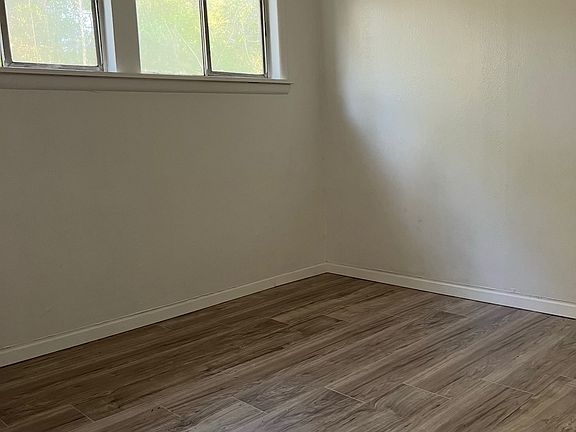 4th image of 10 Logaras Cir