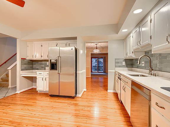 3rd image of 414 Five Farms Ln