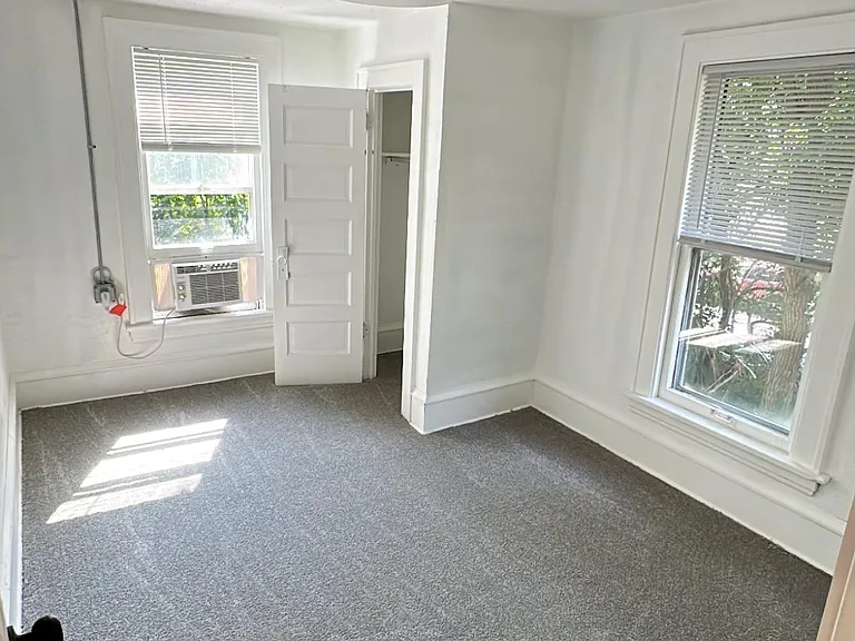 1501 Logan Ave N — Photo 12