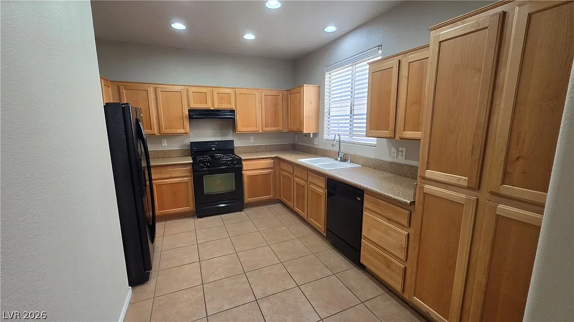 3 bed, 2.5 bath, 1308 sqft, $1,777 — Photo 3