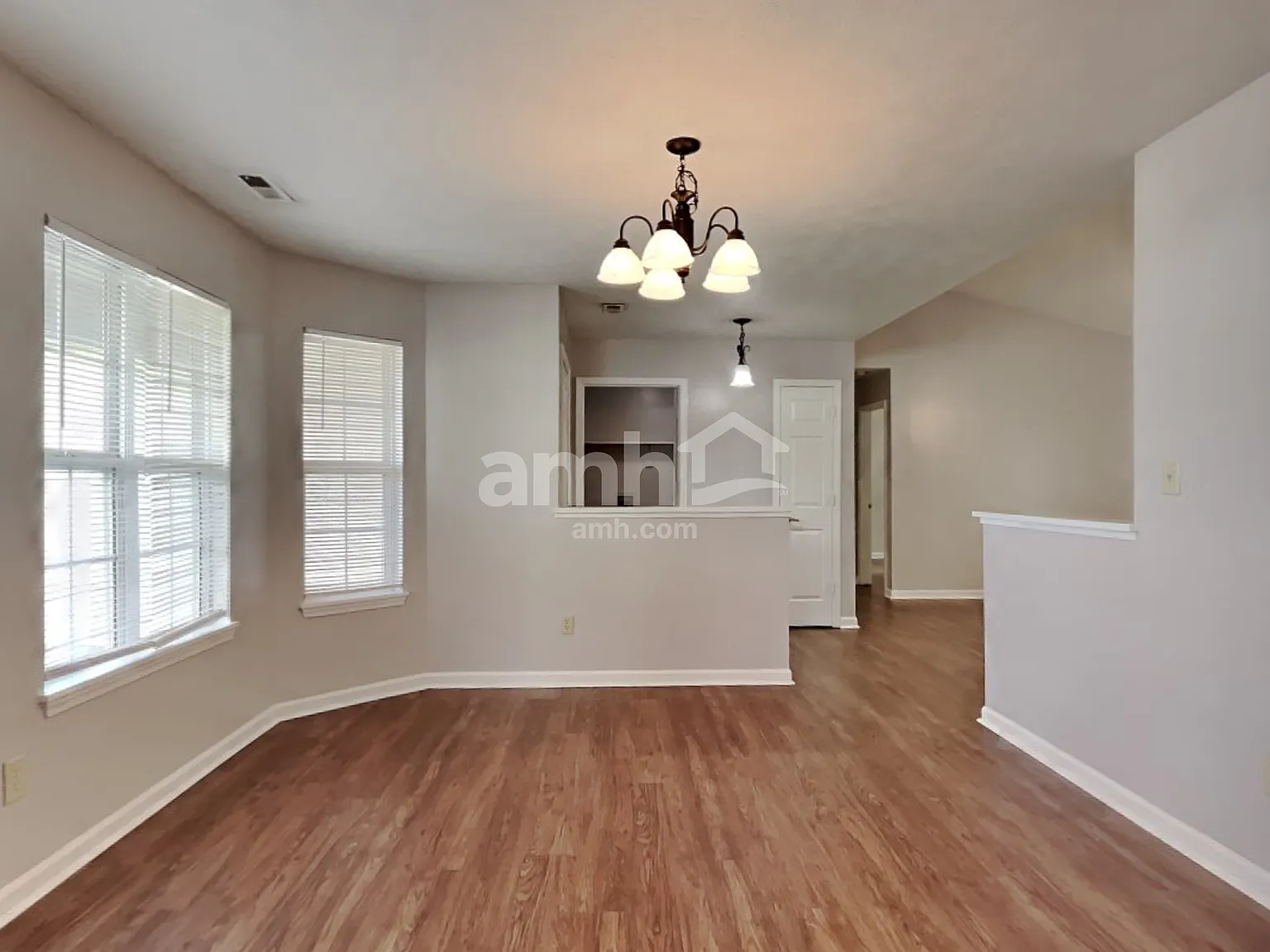 3 bed, 2.0 bath, 1453 sqft, $1,880 — Photo 4
