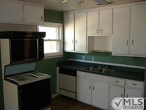 4th image of 2229 S Hughes Ave