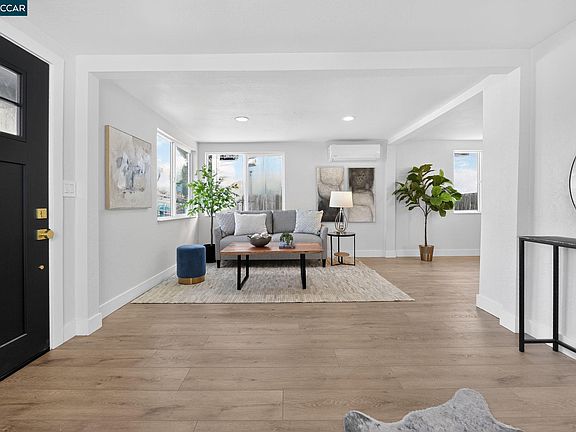 5th image of 1027 3rd St