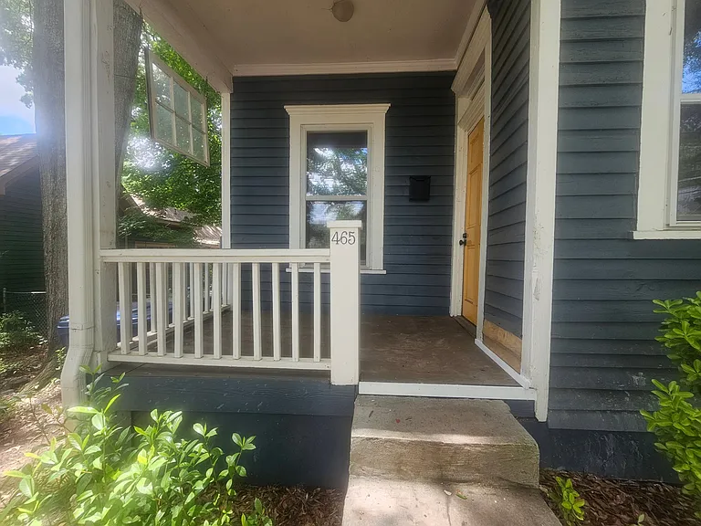 465 Cameron St SE — Photo 2