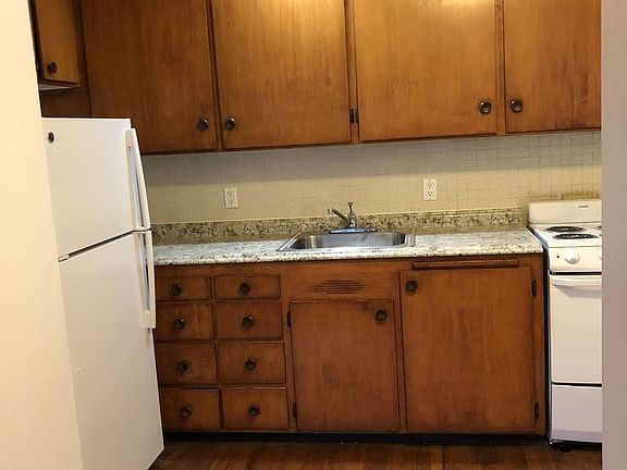 3rd image of 10 Blaine St APT 04