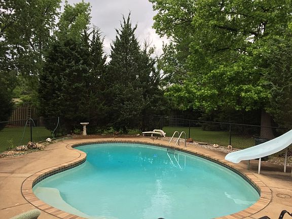3rd image of 10117 Hilltop Dr