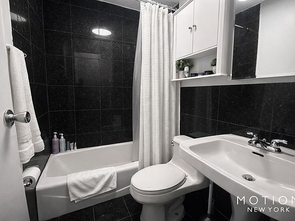 5th image of 637 E 6th St APT 3
