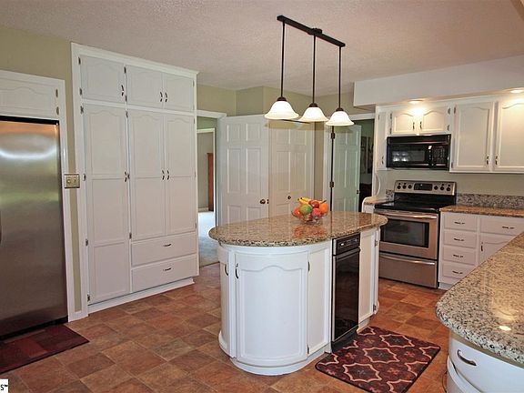 5th image of 117 Twin Lakes Dr