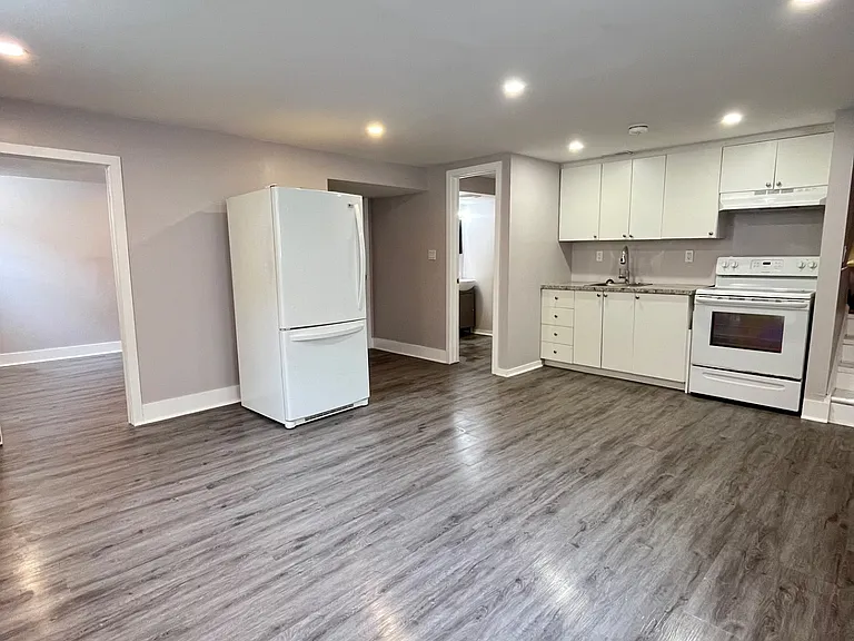 95 Leaside Dr — Photo 3