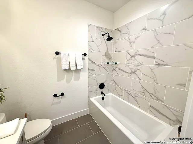 808 E Carson St #102 — Photo 10