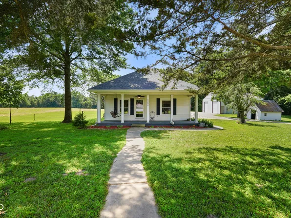 6208 S 200 W, Trafalgar, IN 46181