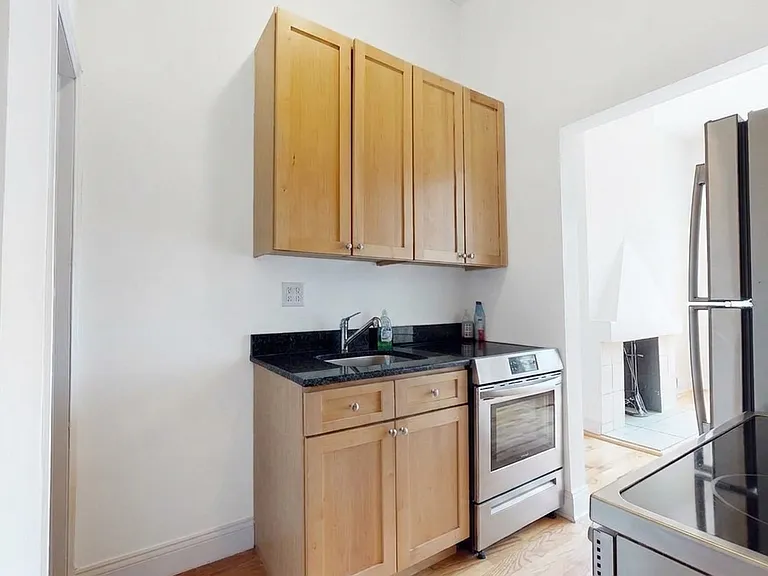 31 W 8th St #7 — Photo 2