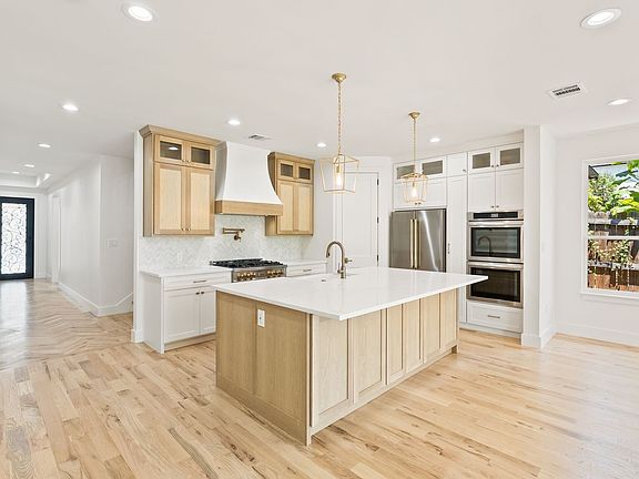 3rd image of 1334 E Kiest Blvd