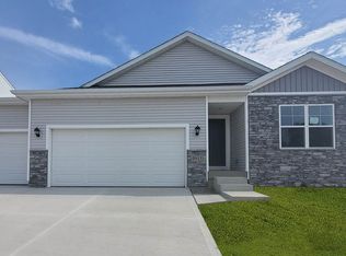 2833 Brook View Dr, Des Moines, IA 50317