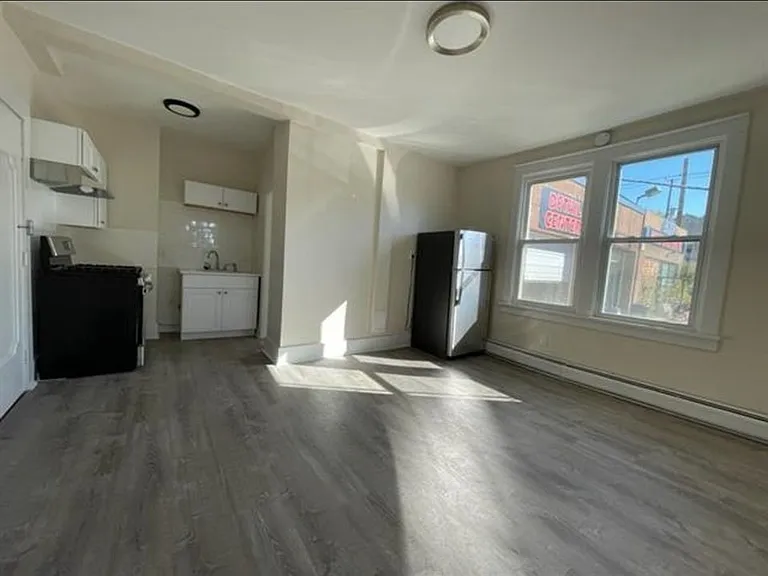 310 Danforth Ave #1F — Photo 8