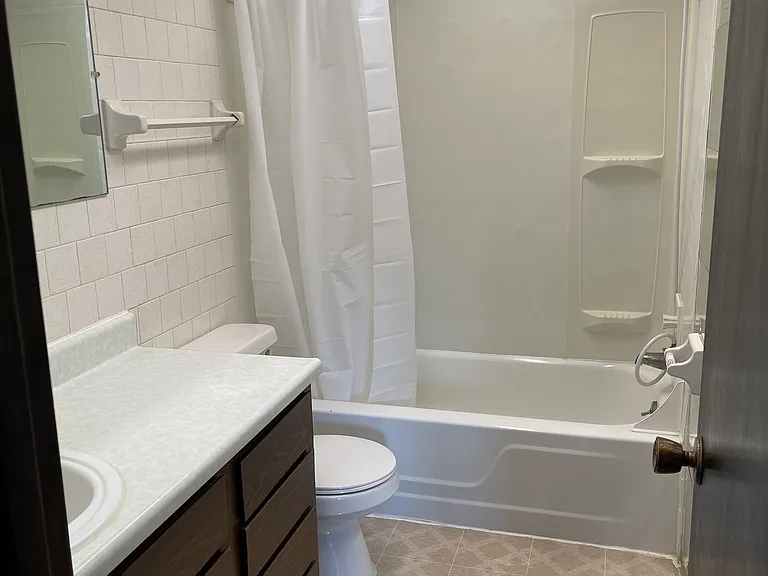 2200 Stoneybrook Rd #5 — Photo 8