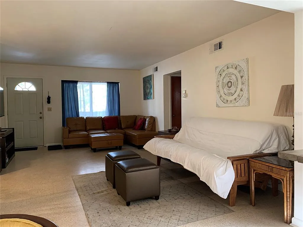 2 bed, 1.5 bath, 2074 sqft, $2,700 — Photo 2