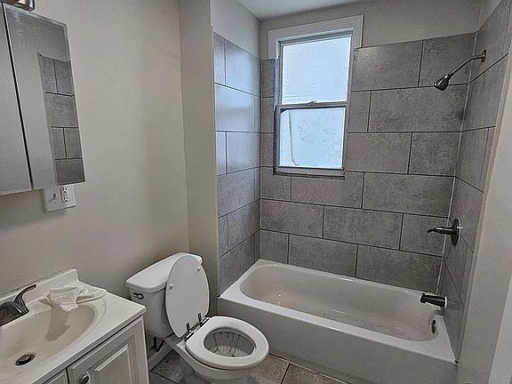 4th image of 117-119 Isabella Ave APT 2